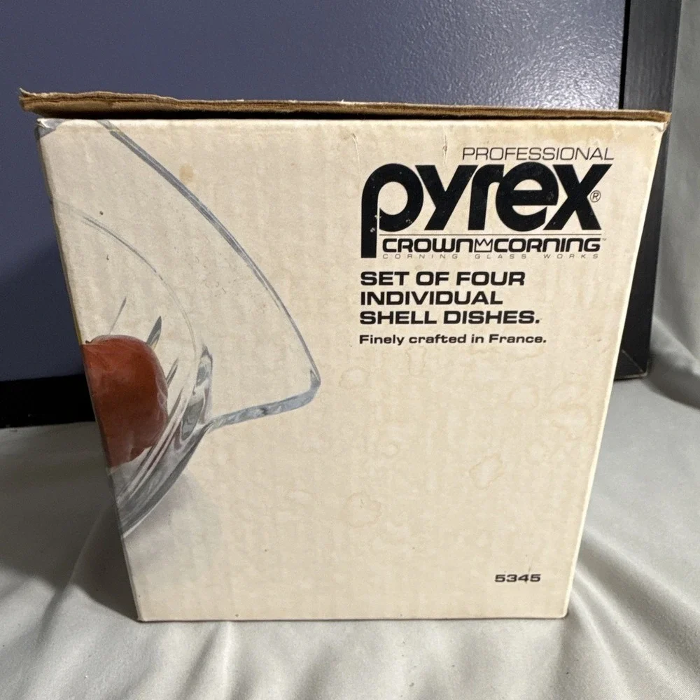 Pyrex Set of 4 Clear Glass Shell Dishes 5345 Boxed Made in France Open Box
